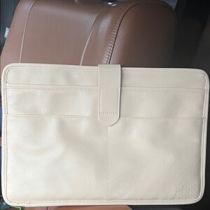 BEIS Cream Travel Case